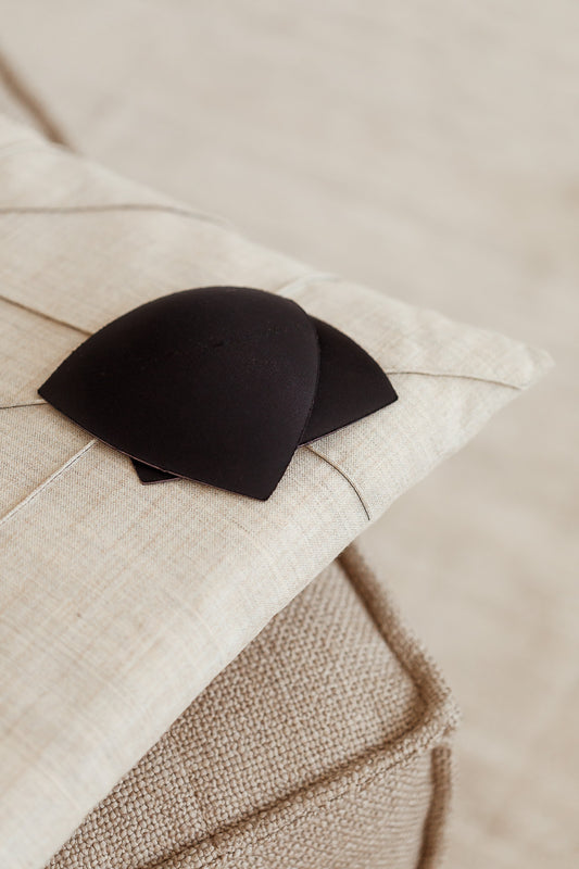 Pre-shaped cups strapless bra